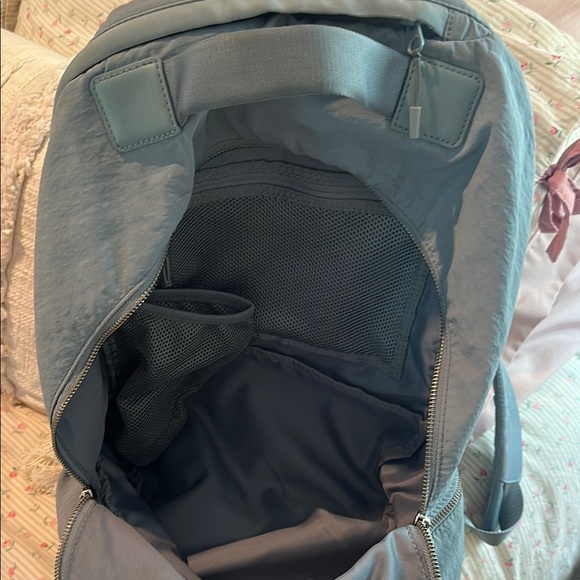 lululemon athletica backpack - Picture 3 of 4